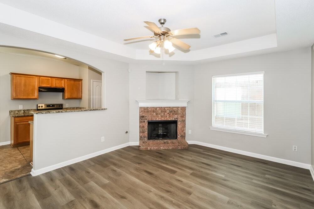 10093 Woodland Hills Dr - Photo 5 of 17