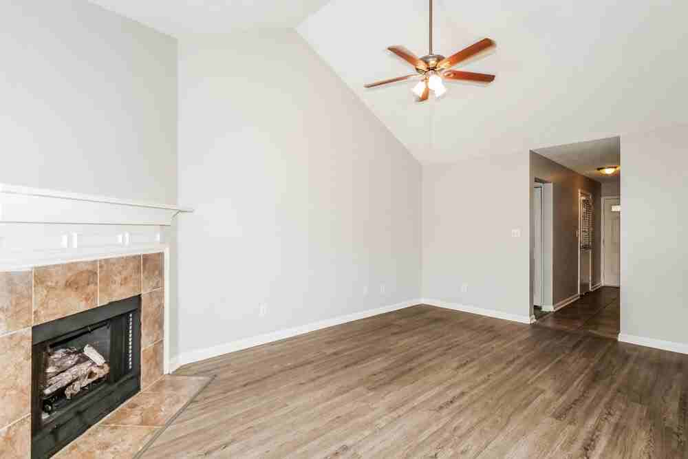 1651 Thomas St - Photo 4 of 16