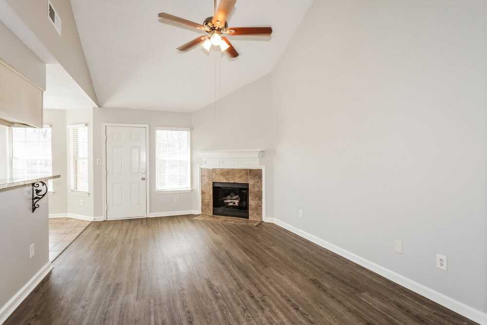 1651 Thomas St - Photo 5 of 16