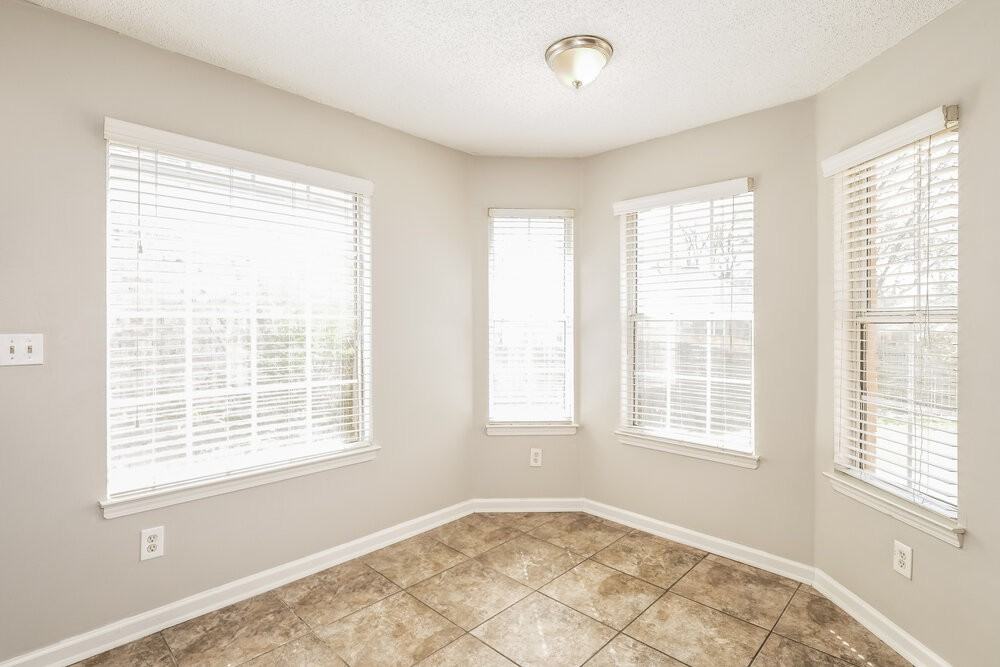 1651 Thomas St - Photo 6 of 16