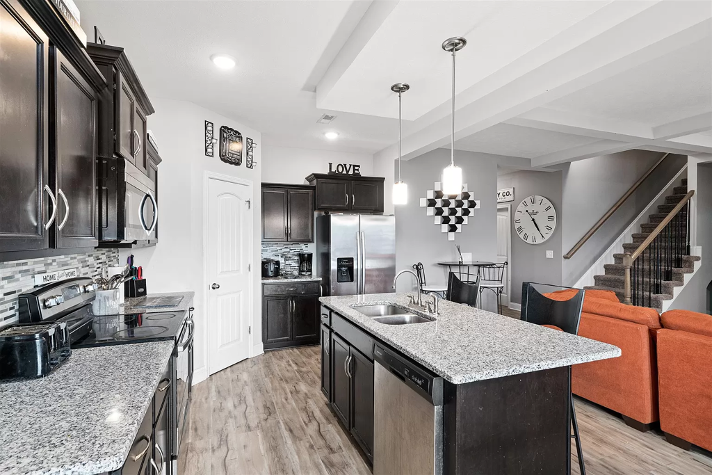 1182 Belvoir Ln - Photo 5 of 10