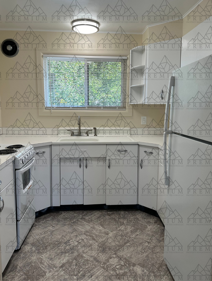 Court Royal Apartments - Photo 7 of 14