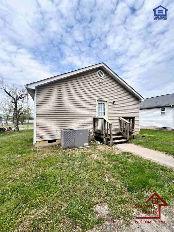 2404 Dodds Ave - Photo 4 of 22