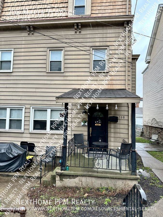 208 Maple Ter - Photo 2 of 23