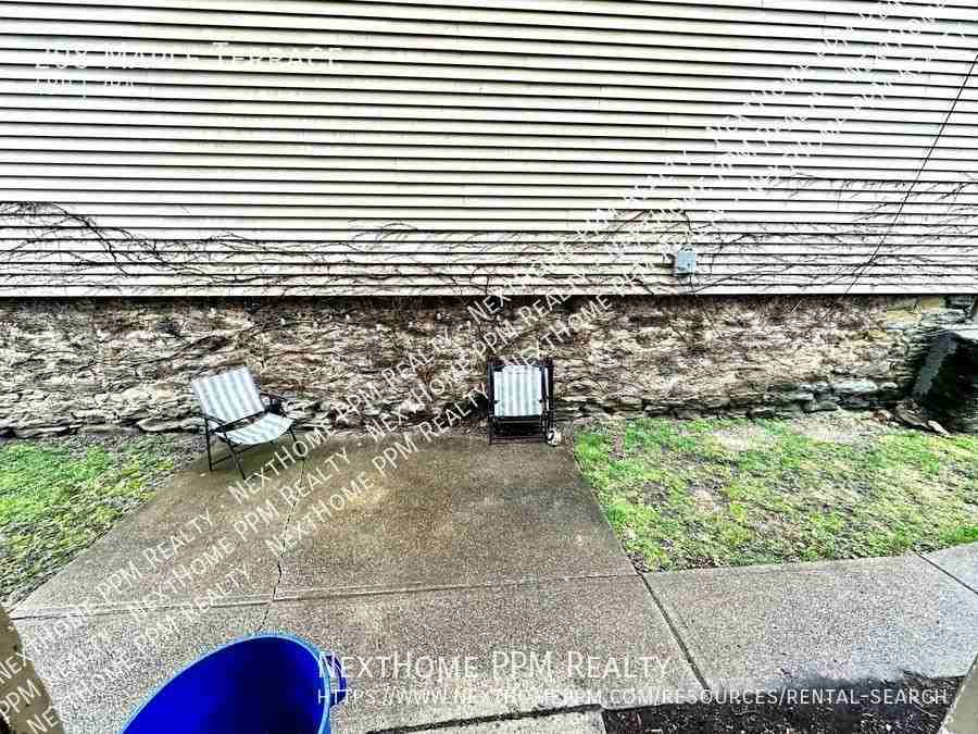 208 Maple Ter - Photo 4 of 23