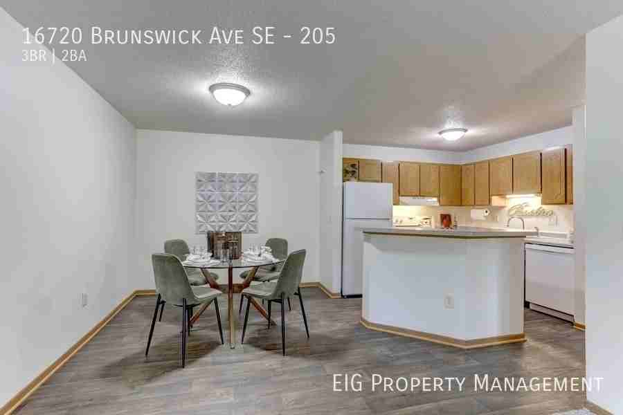 Kestrel Brunswick Avenue Southeast -  Prior Lake, MN 55372 - Photo 6 of 49