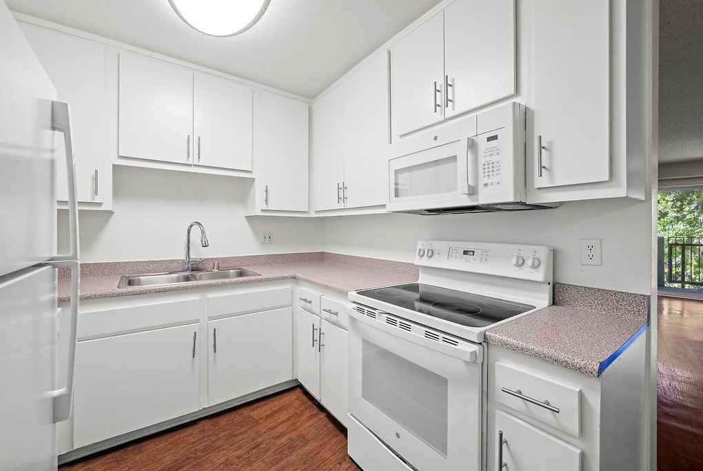 The Henley - Photo 6 of 53