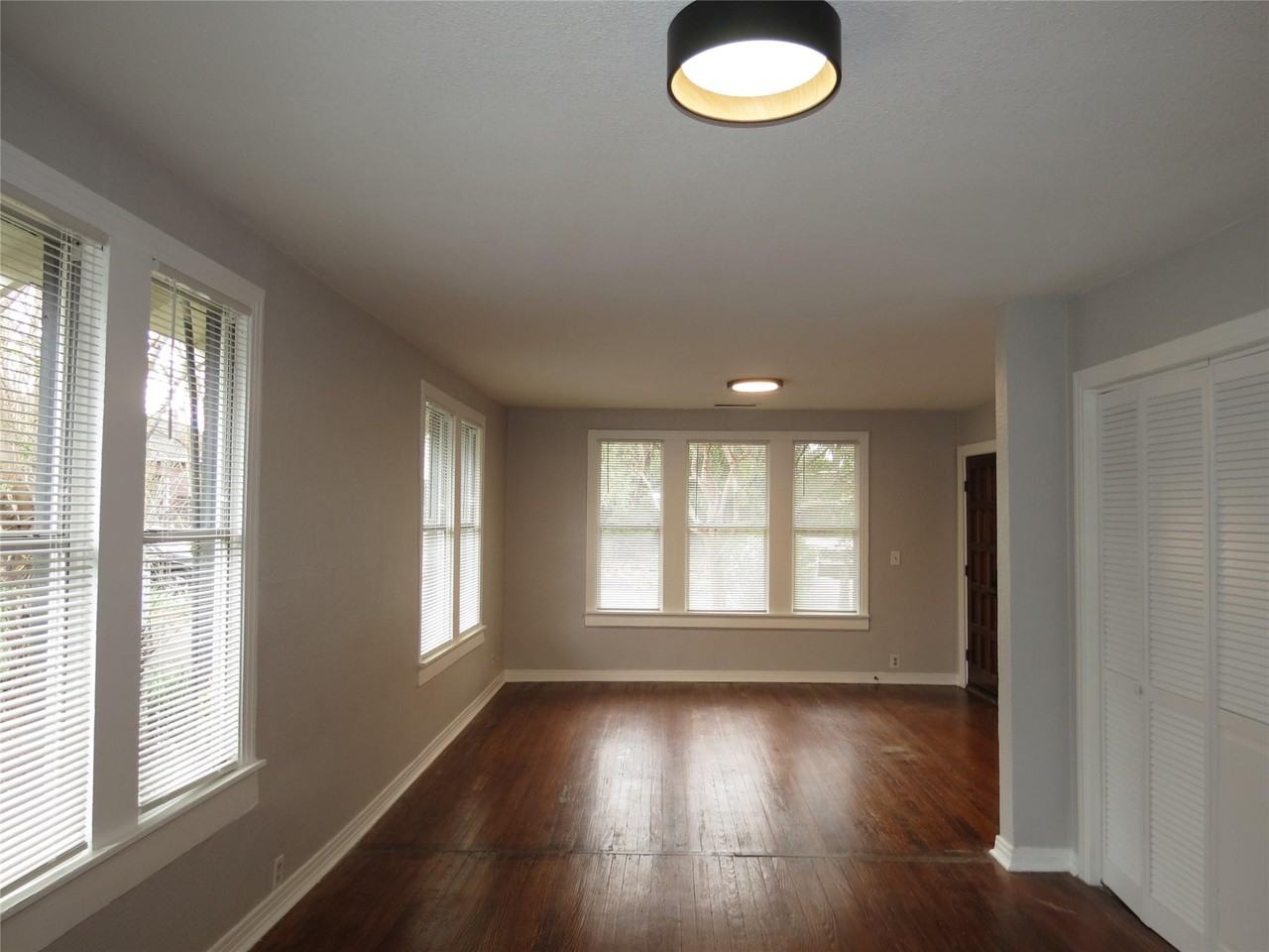 5643 E Side Ave - Photo 2 of 10