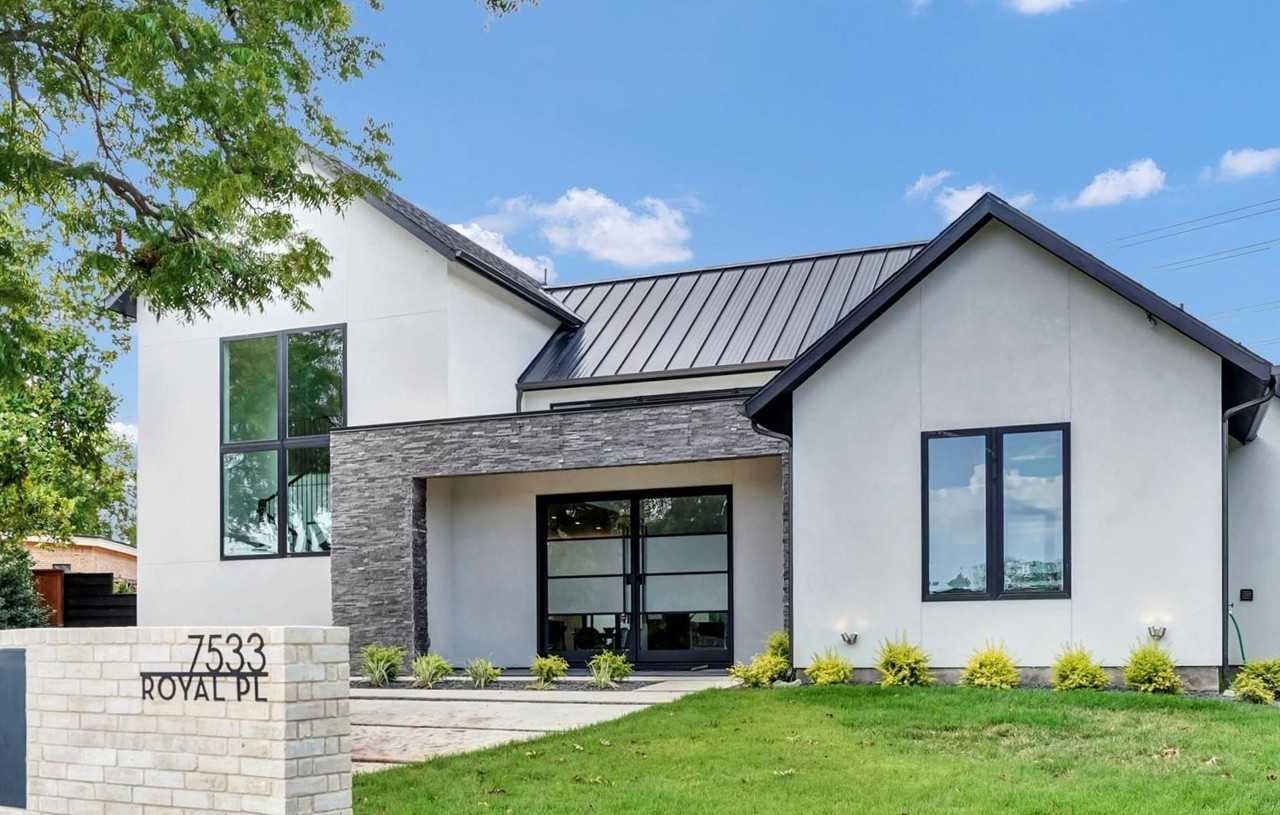 7533 Royal Pl - Photo 2 of 31