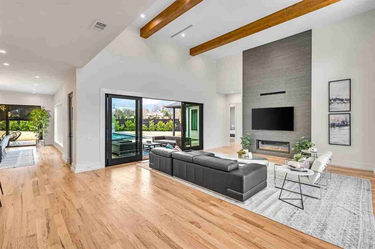 7533 Royal Pl - Photo 4 of 31