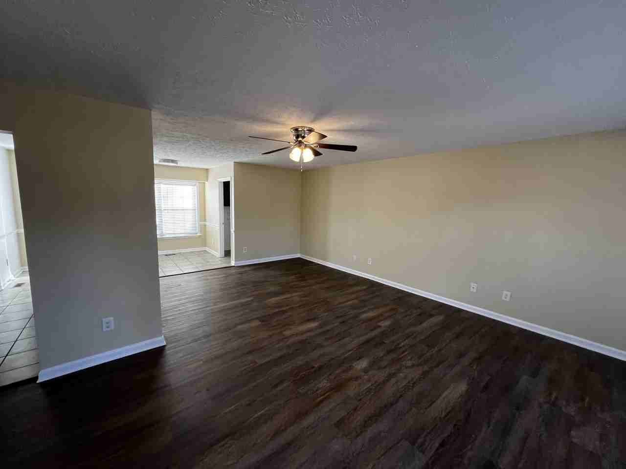 5220 Redfield Dr - Photo 4 of 24