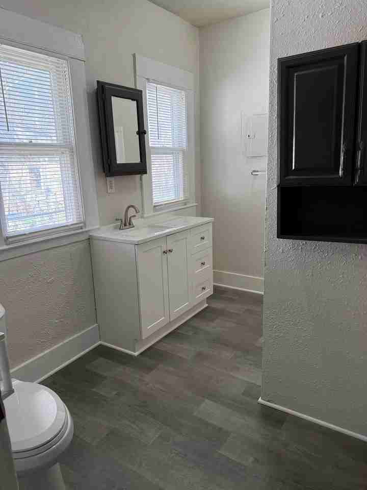 1330 S Laura Ave - Photo 4 of 24