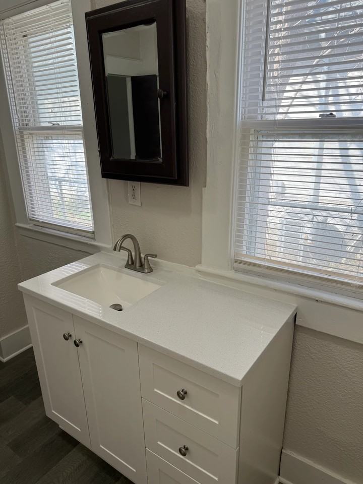 1330 S Laura Ave - Photo 5 of 24