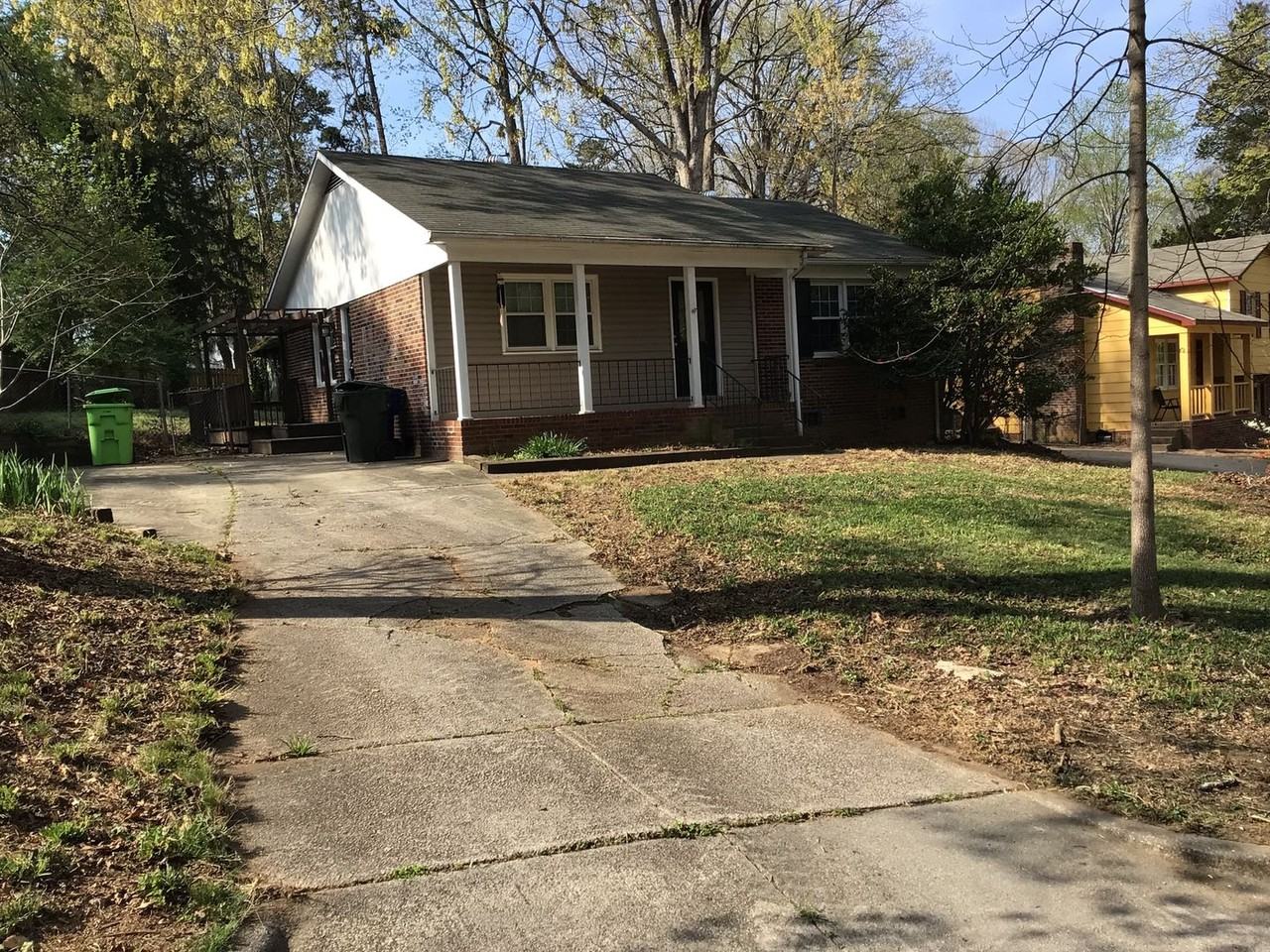 1005 Trollingwood Ln - Photo 2 of 10