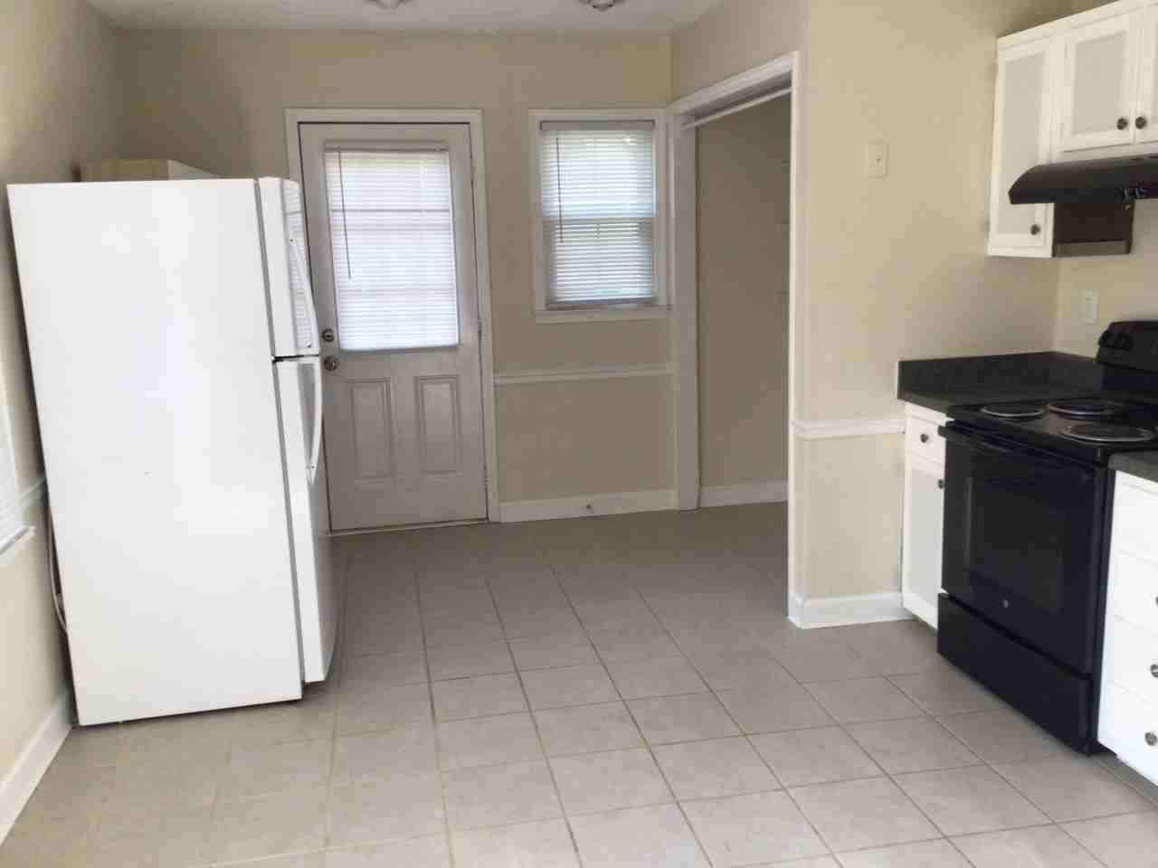 1005 Trollingwood Ln - Photo 5 of 10