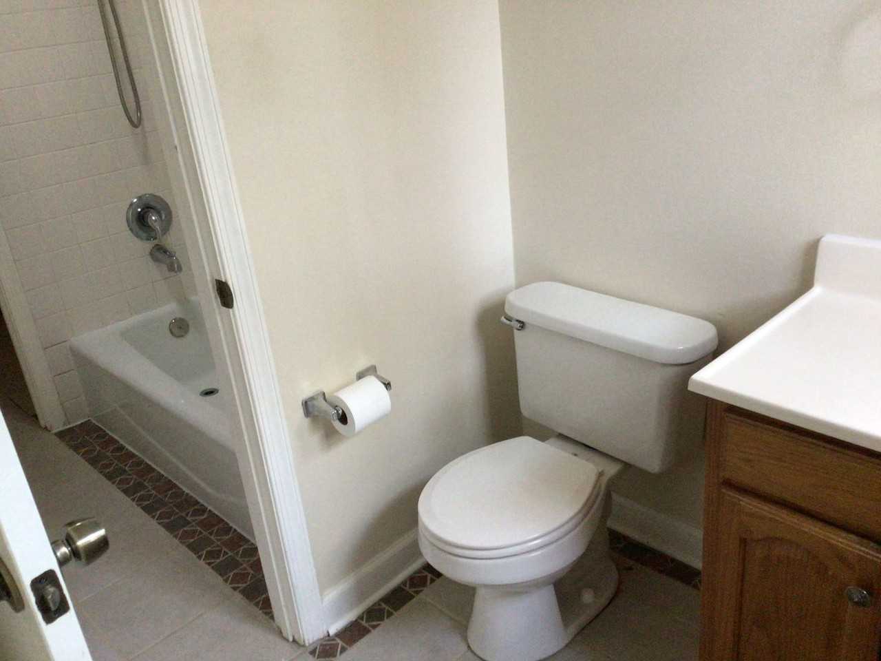 1005 Trollingwood Ln - Photo 7 of 10