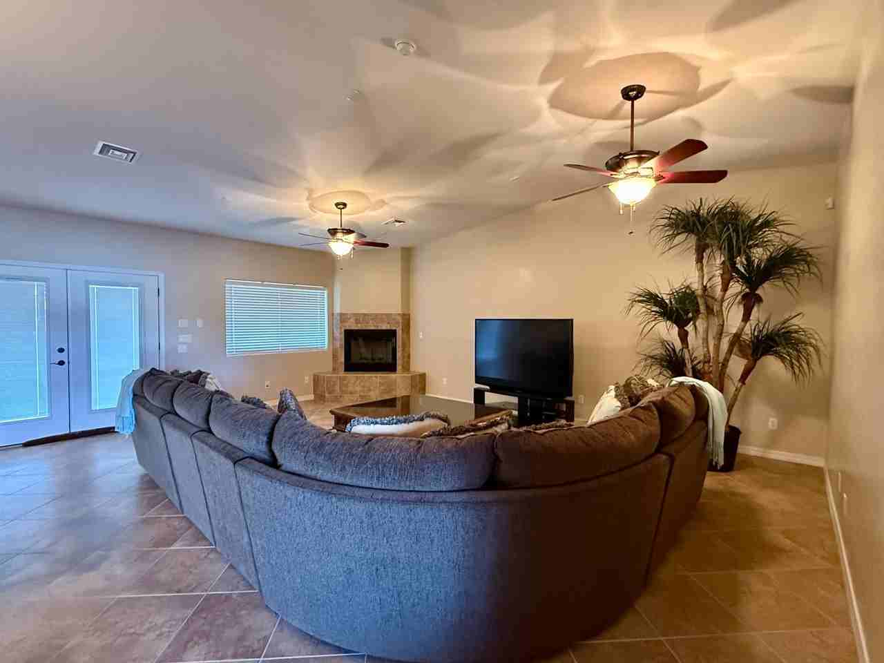 1840 Laramie Dr - Photo 3 of 26