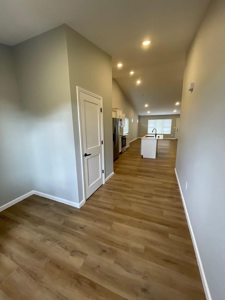 2506 Landmark Dr - Photo 2 of 8