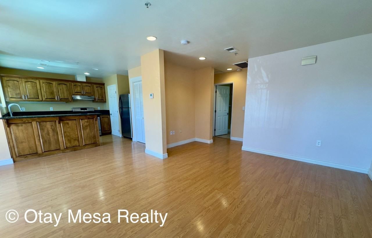 1061 Saturn Blvd - Photo 2 of 14