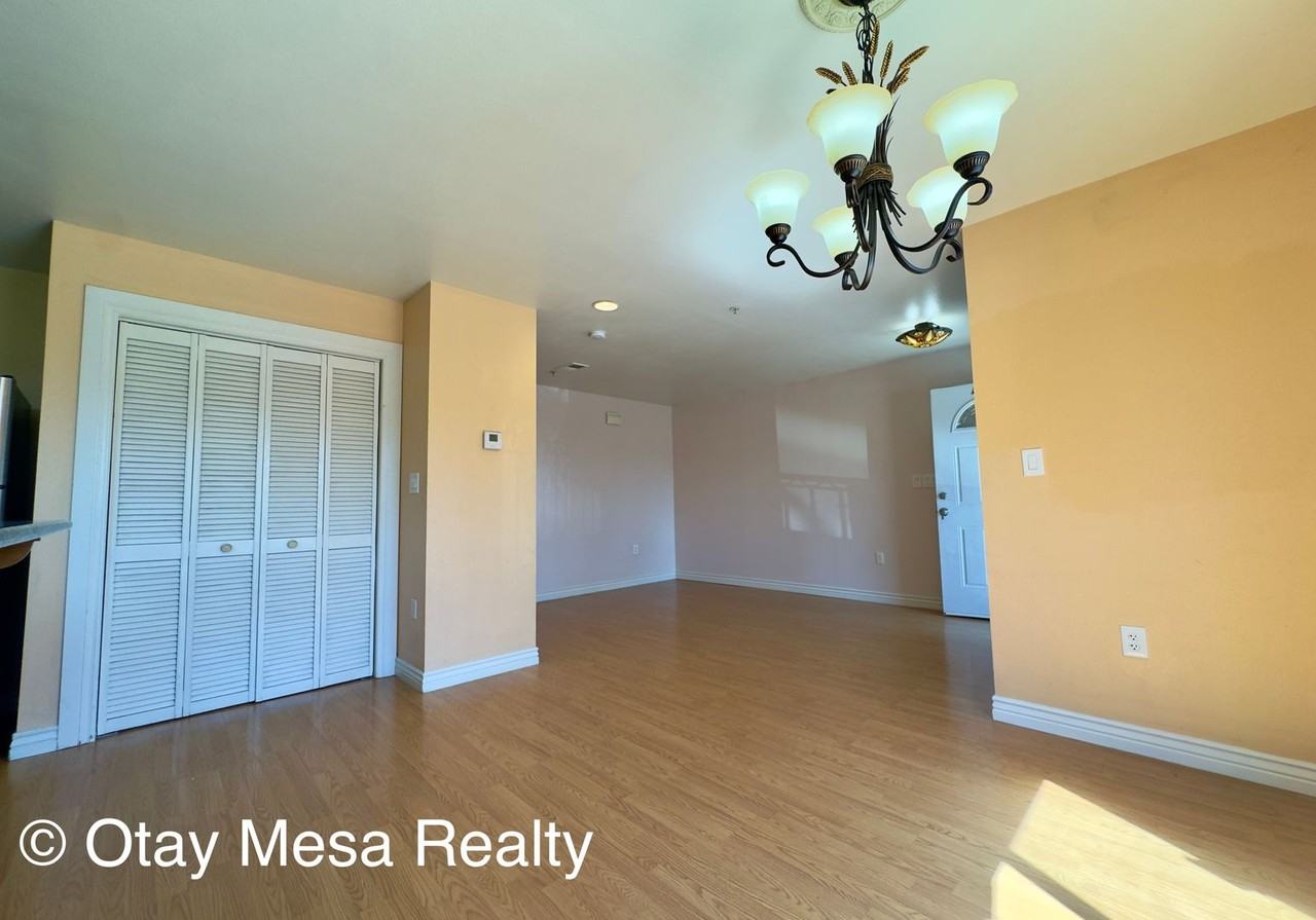 1061 Saturn Blvd - Photo 4 of 14