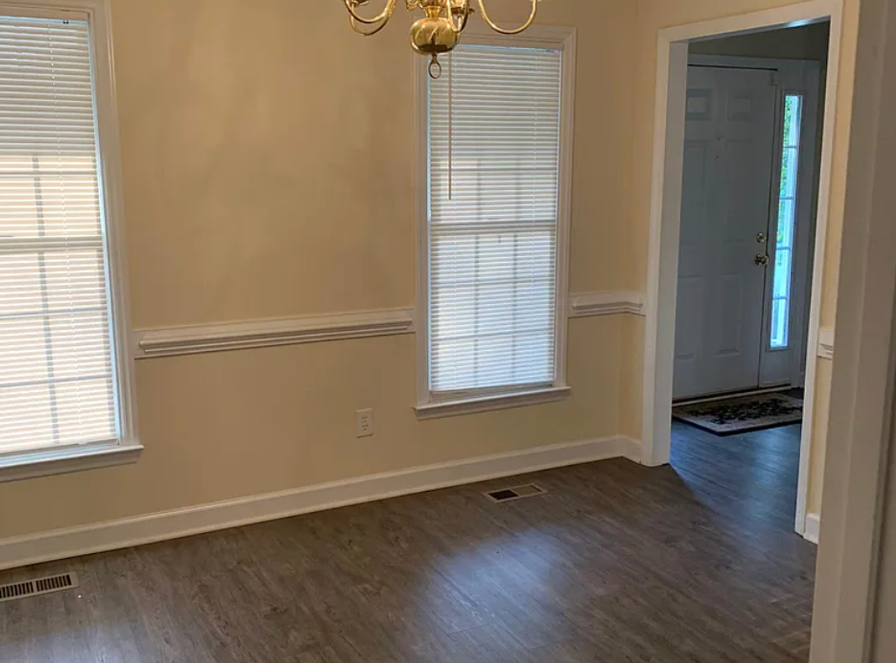 3212 Peachford Ln - Photo 3 of 11