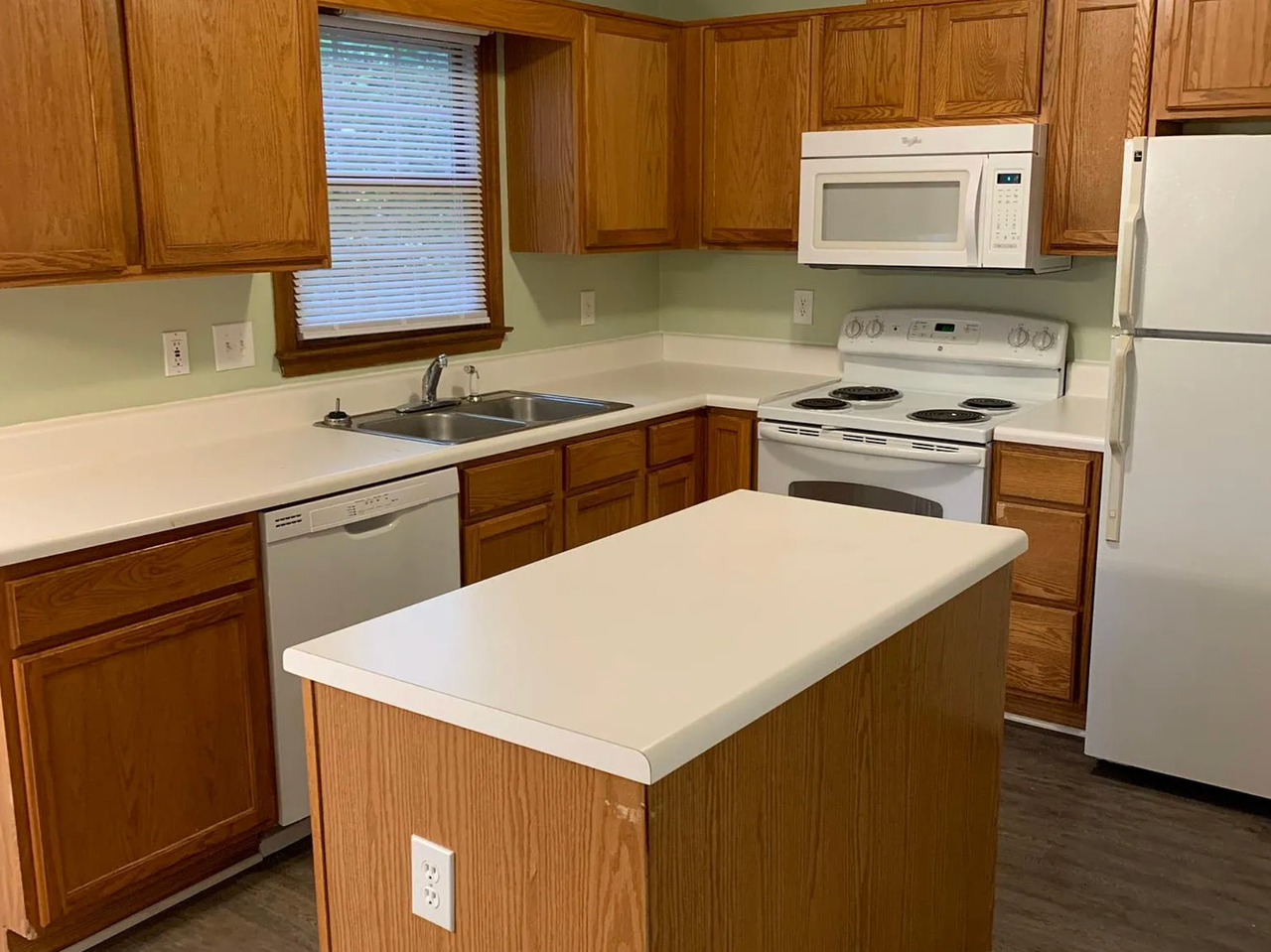 3212 Peachford Ln - Photo 5 of 11