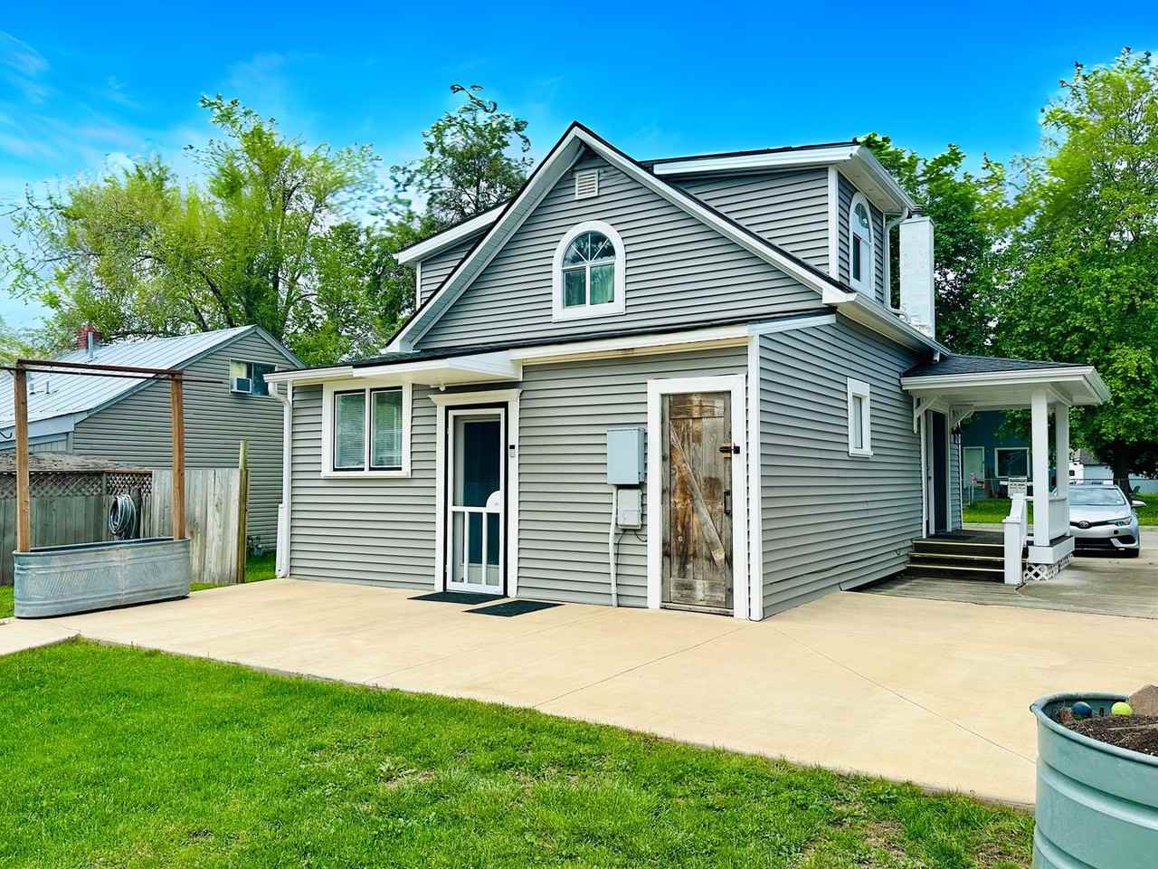 1135 3rd Ave W - Photo 2 of 40