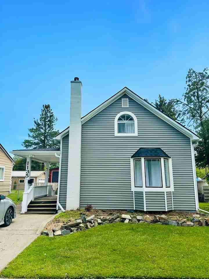 1135 3rd Ave W - Photo 3 of 40