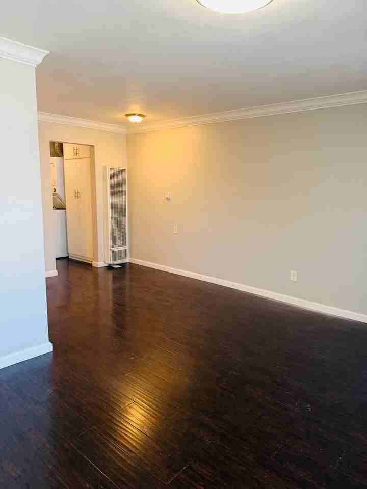 611 Linden Ave - Photo 5 of 13