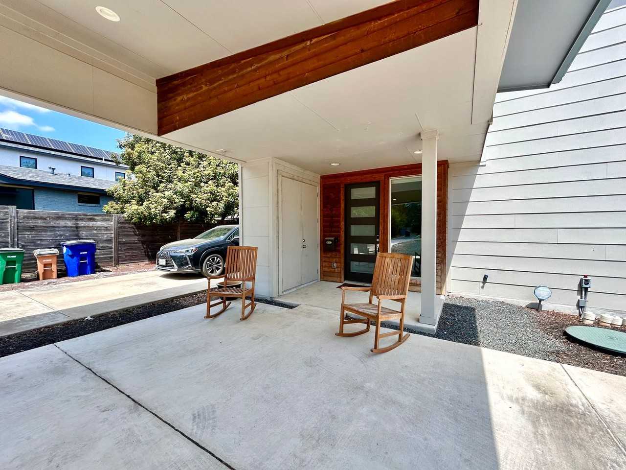 930 E 54th St #A - Photo 3 of 28