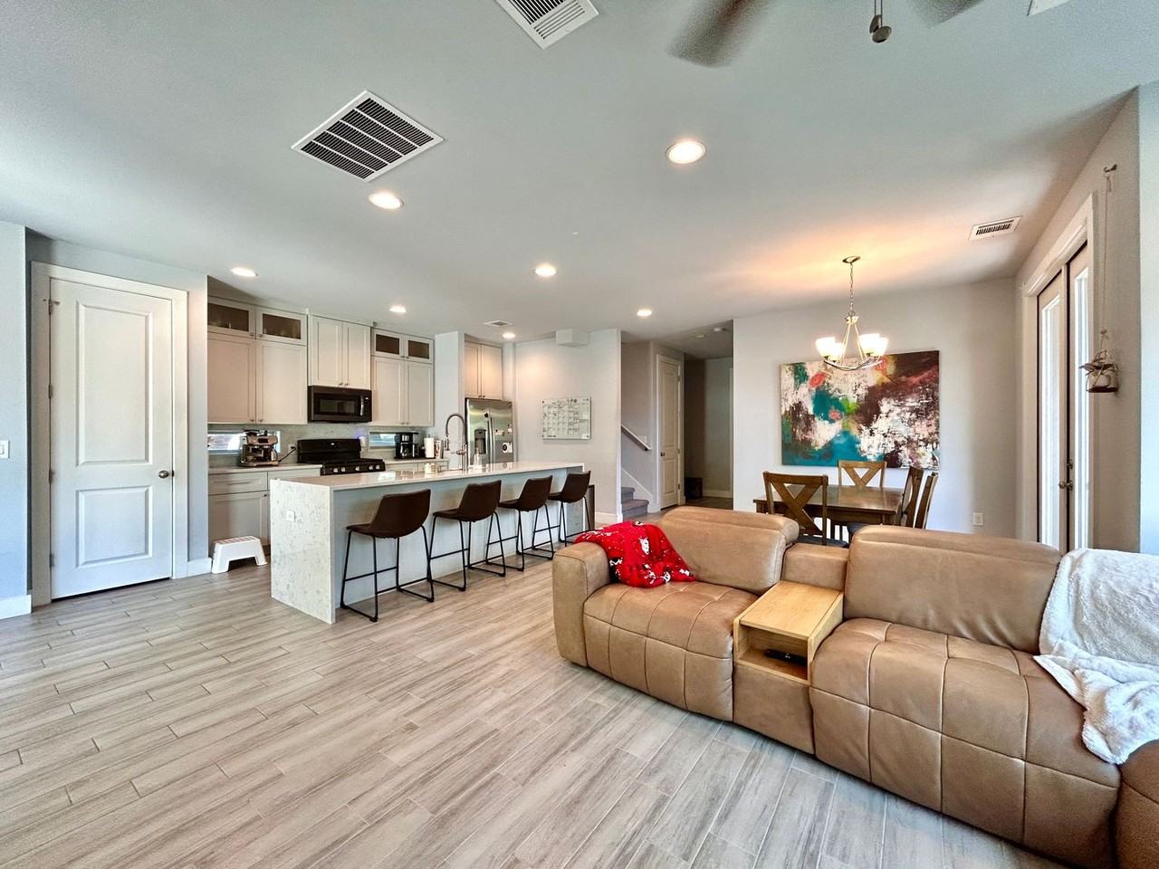 930 E 54th St #A - Photo 5 of 28