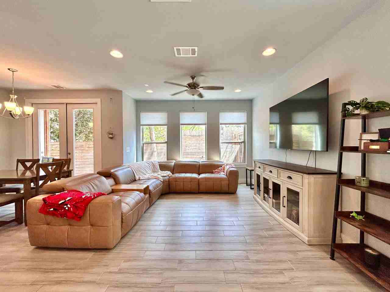 930 E 54th St #A - Photo 7 of 28