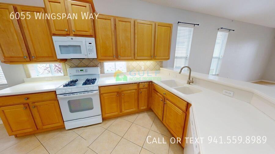 6055 Wingspan Way - Photo 5 of 30