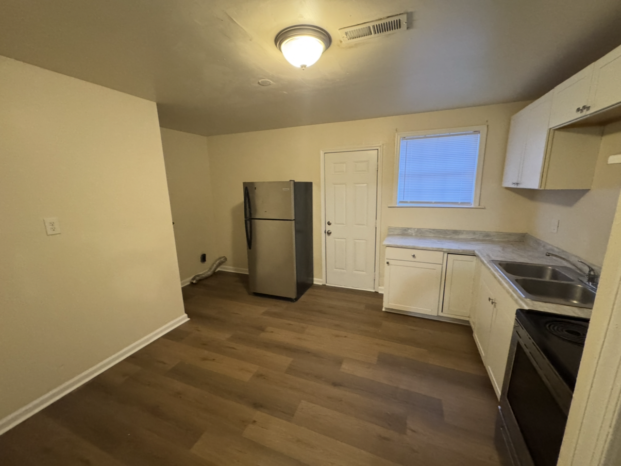 646 46th St #NA - Photo 3 of 13