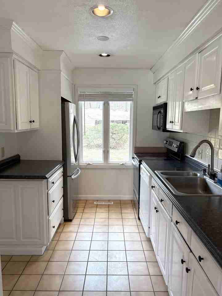 5 Winston Ct #5 - Photo 3 of 20