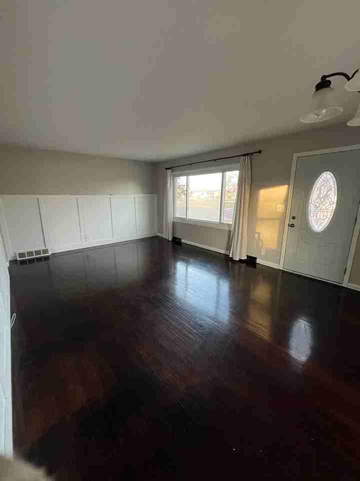 2709 Diane Ln - Photo 3 of 16