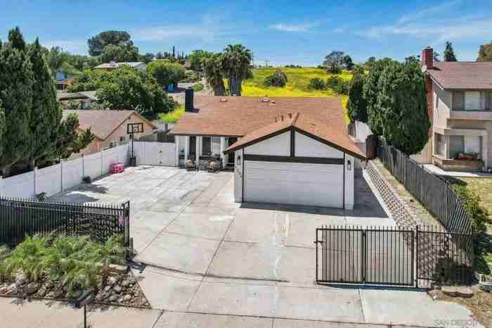 2044 Siegle Dr - Photo 2 of 20