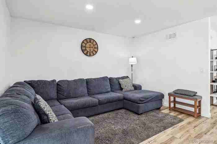 2044 Siegle Dr - Photo 4 of 20