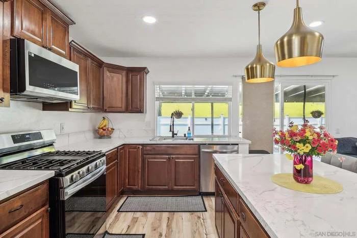 2044 Siegle Dr - Photo 6 of 20