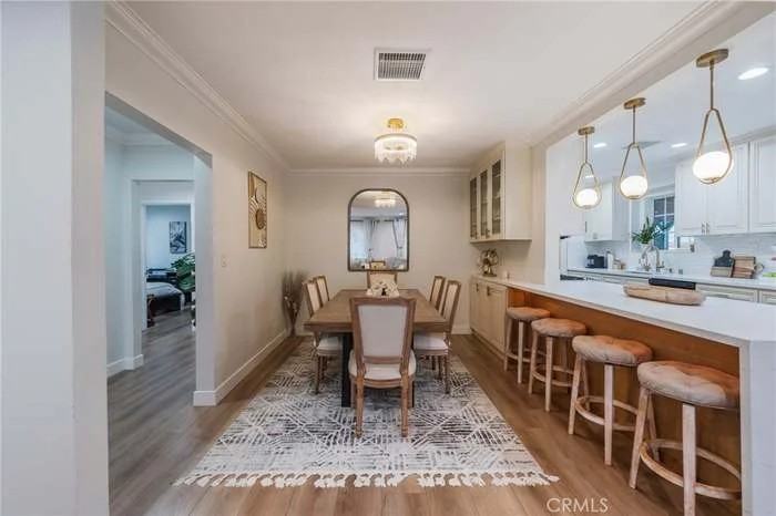 601 W Hillsdale St - Photo 4 of 10