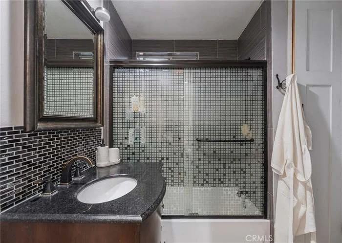 601 W Hillsdale St - Photo 7 of 10