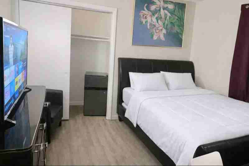 401 Sw 20th Ave - Photo 3 of 5