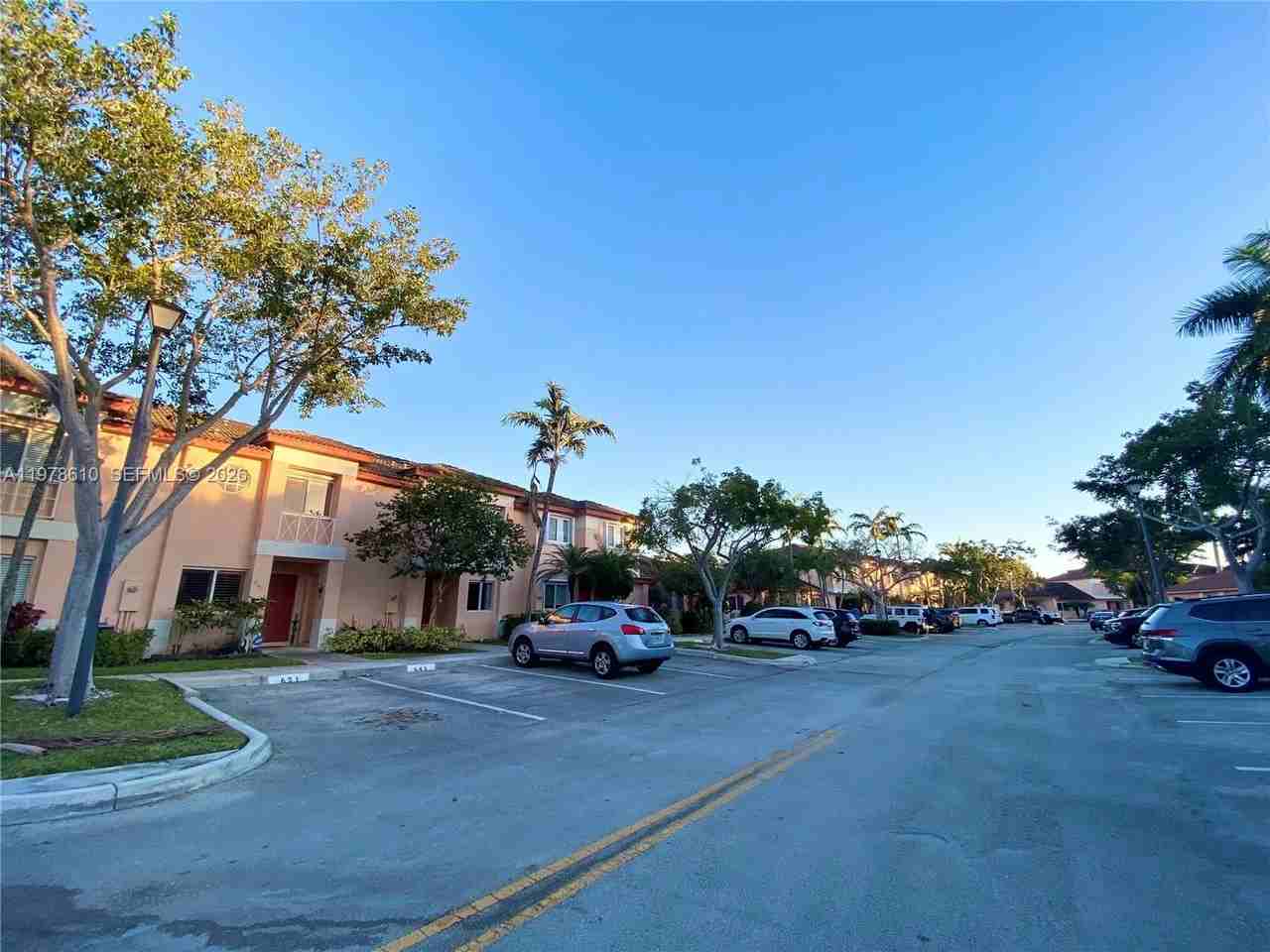 611 Nw 208th Cir - Photo 4 of 12