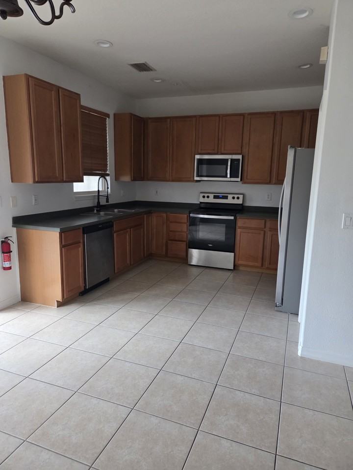 1462 Daryl Dr #NA - Photo 4 of 24