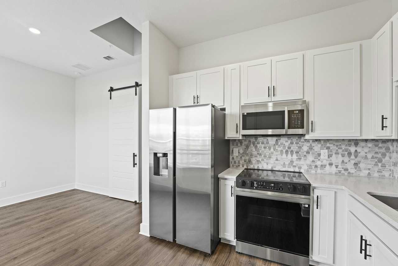 850 TETBURY LOOP, Unit 850 - Photo 3 of 25