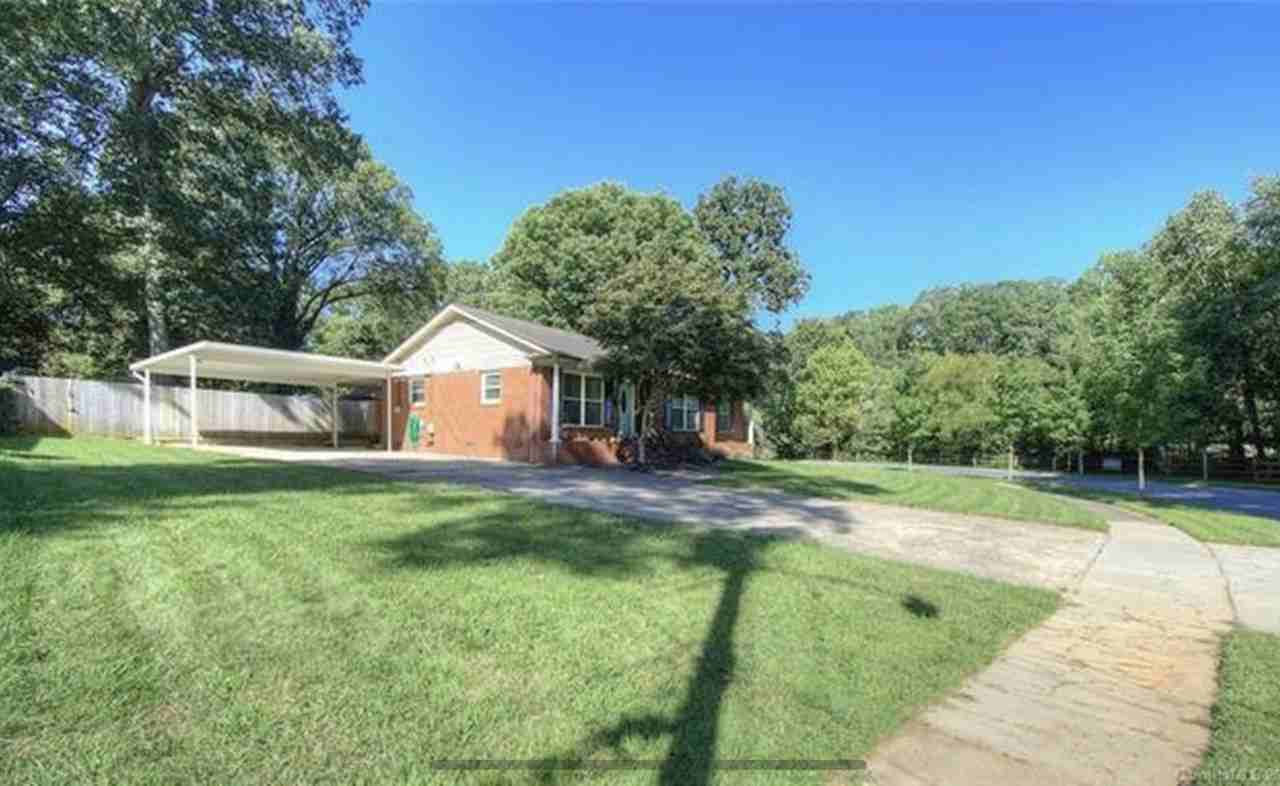 1322 Tarrington Avenue - Photo 3 of 27