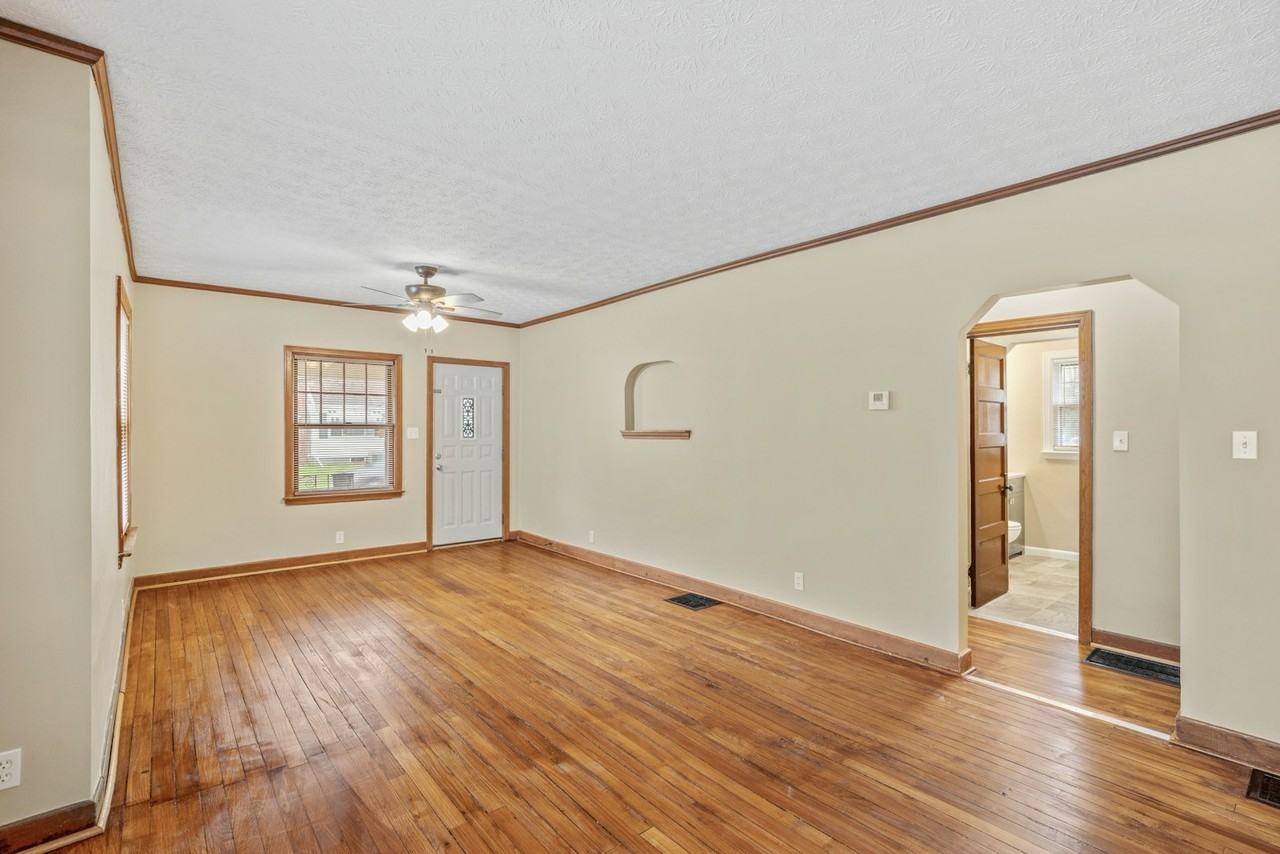 404 Miller Avenue - Photo 4 of 17