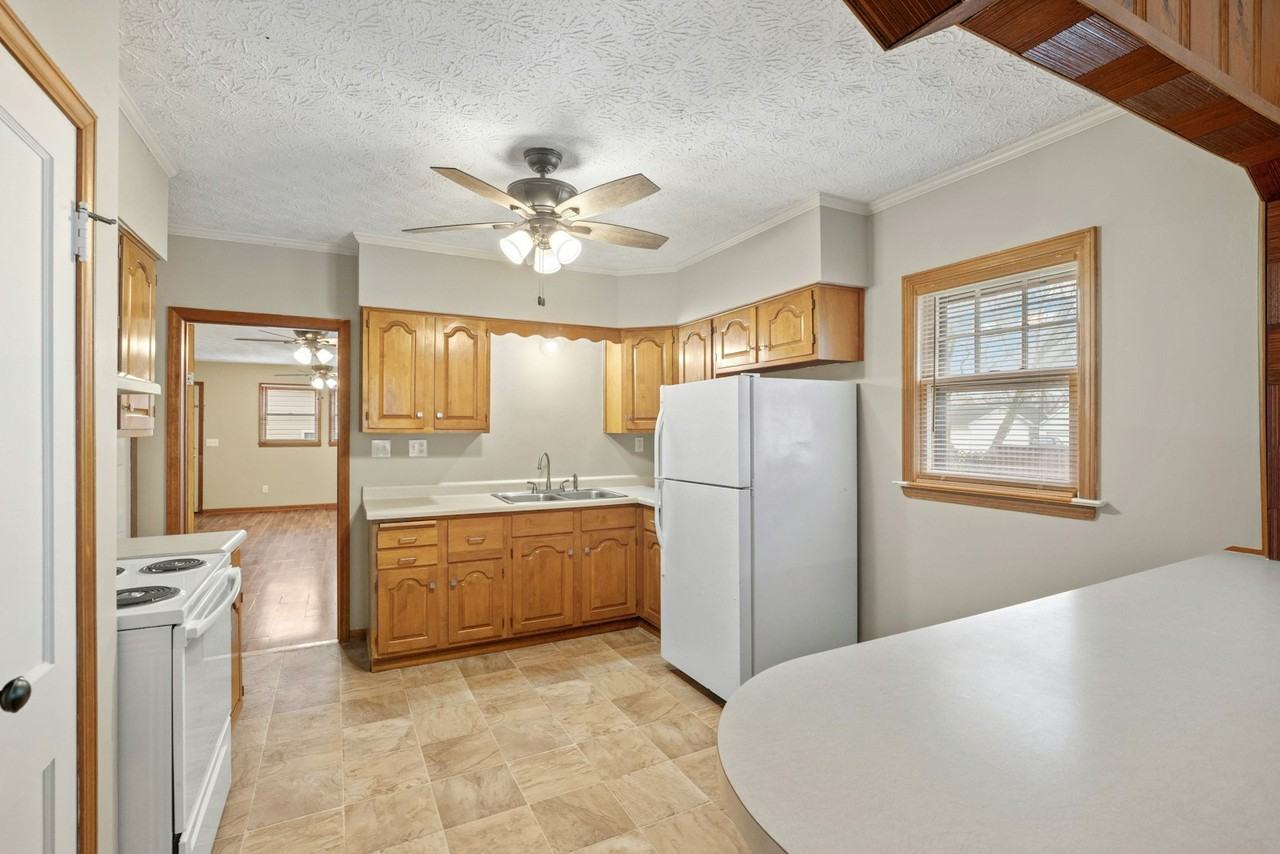 404 Miller Avenue - Photo 5 of 17