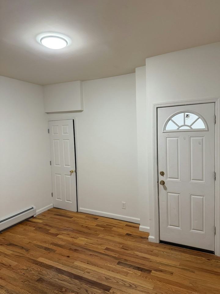 321 Jefferson Ave, Unit 1 - Photo 4 of 7