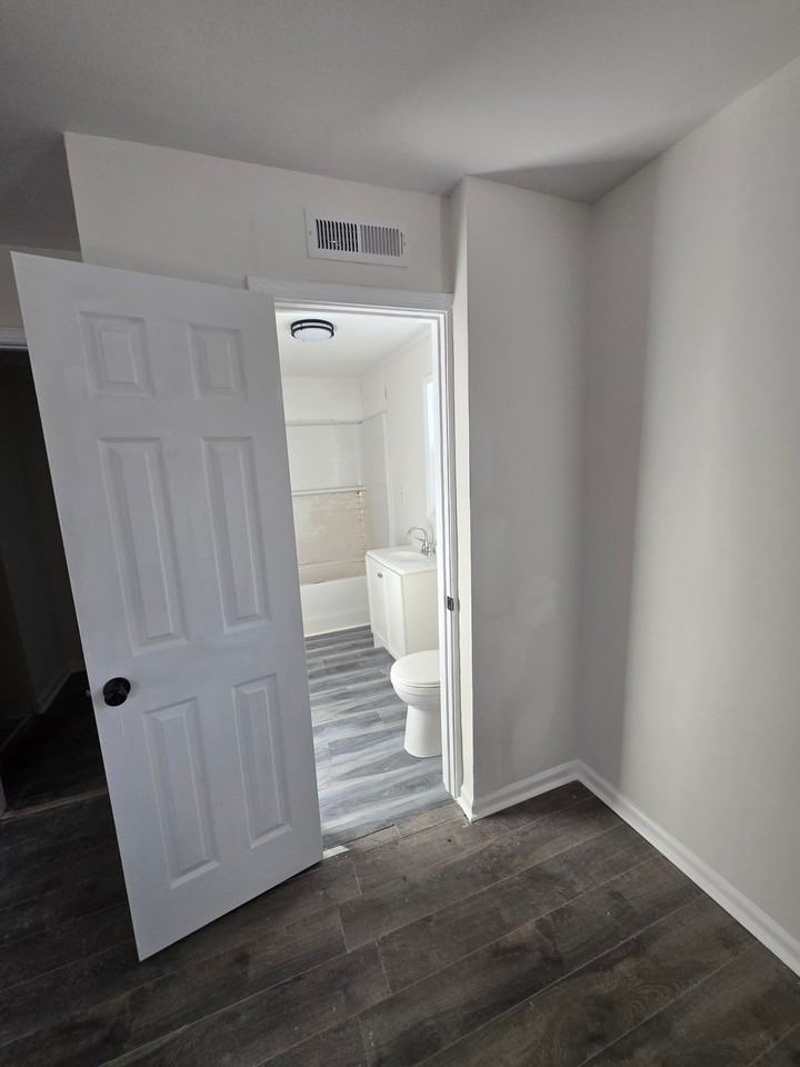 503 North Orange Street - Photo 6 of 9